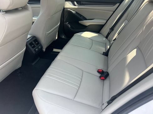 Used 2021 Honda Accord Touring image 12