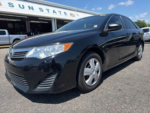 Used 2014 Toyota Camry L image 2