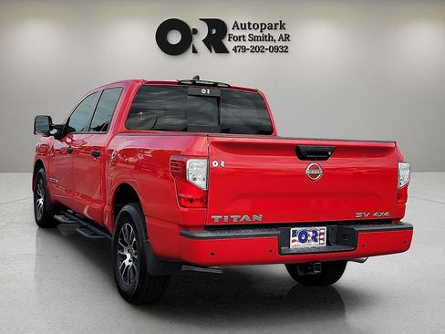 Used 2024 Nissan Titan SV w/ SV Convenience Package AWD/4WD image 4