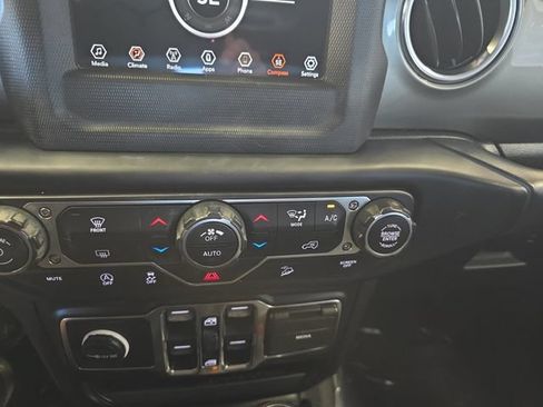 Used 2019 Jeep Wrangler Unlimited Sahara AWD/4WD image 26