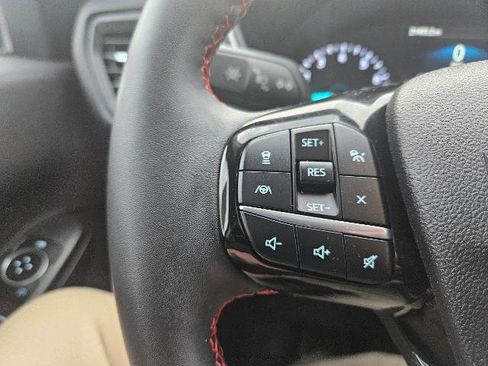 Certified 2022 Ford Escape SEL w/ SEL Stealth AWD Package image 18