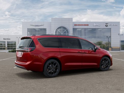 New 2027 Chrysler Pacifica Limited w/ S Appearance Package FWD image 30