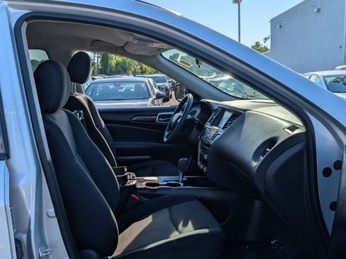 Used 2020 Nissan Pathfinder S FWD image 10