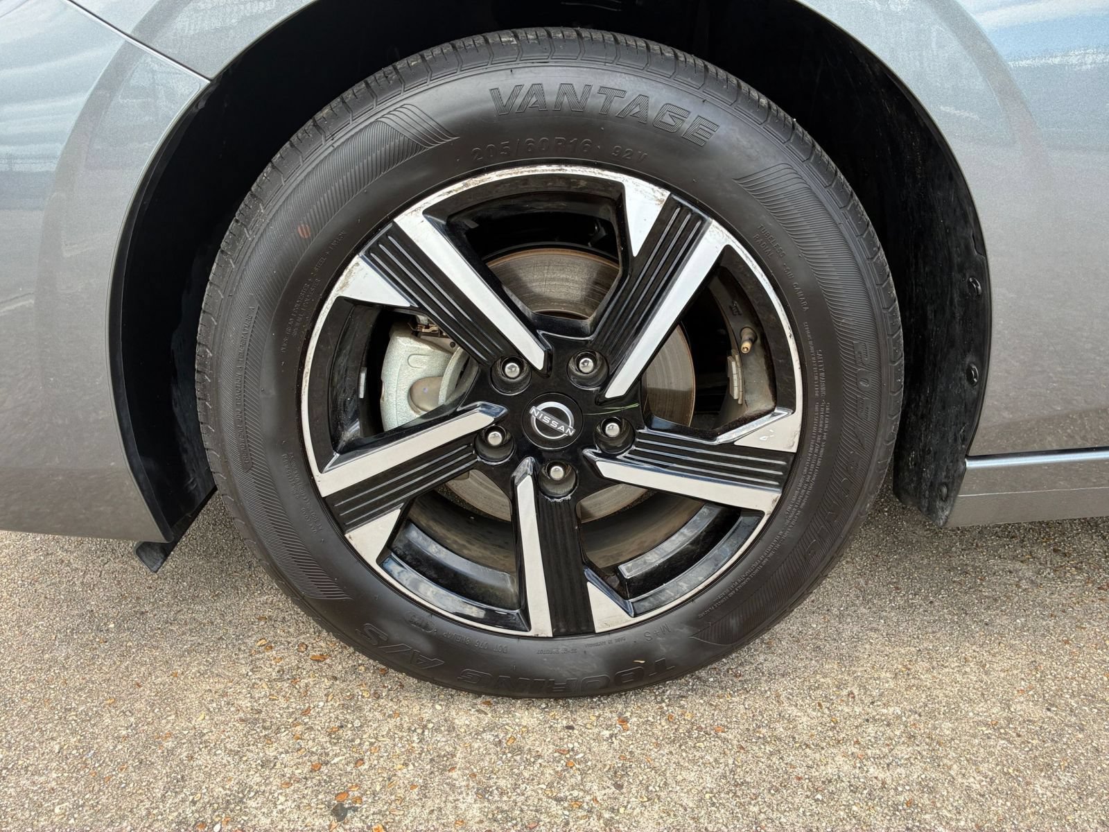Used 2025 Nissan Sentra SV FWD image 27