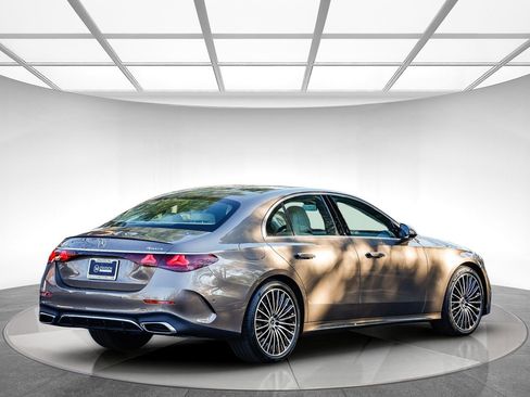 New 2026 Mercedes-Benz E 450 4MATIC Sedan image 4