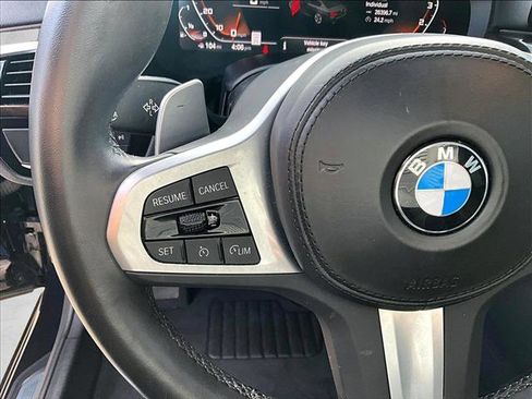 Used 2022 BMW M550i xDrive w/ Executive Package image 18