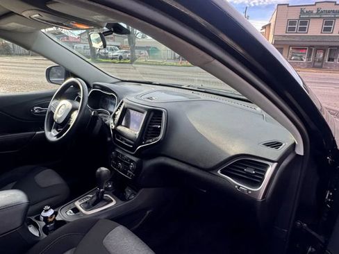 Used 2019 Jeep Cherokee Latitude w/ Popular Appearance Group image 14