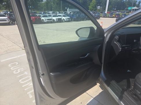Used 2025 Hyundai Tucson SEL FWD image 19