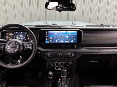 Used 2025 Jeep Gladiator Sport AWD/4WD image 43