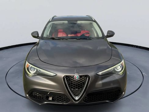 Used 2018 Alfa Romeo Stelvio AWD image 4