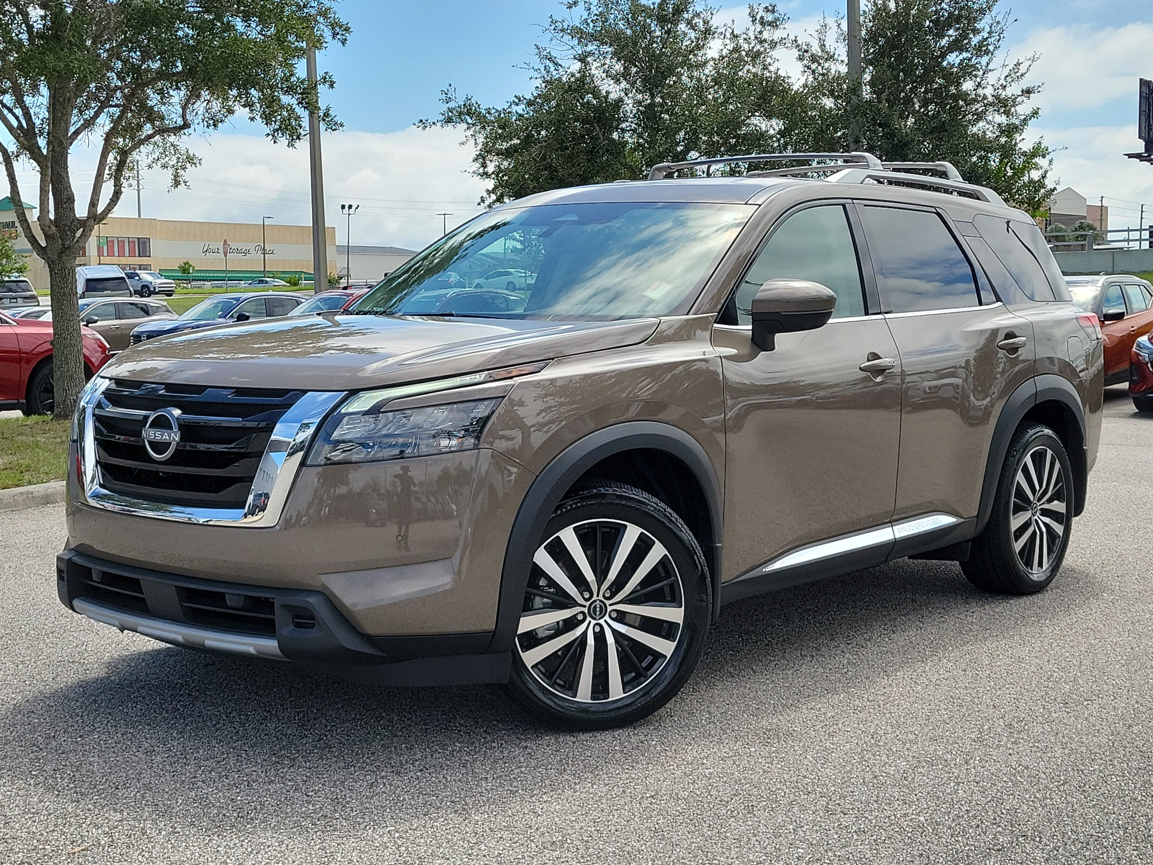Certified 2025 Nissan Pathfinder Platinum w/ Cargo Package FWD image 34