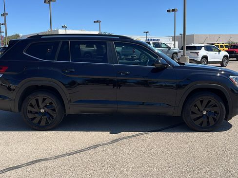 Used 2024 Volkswagen Atlas SE w/ Black Wheel Package image 9
