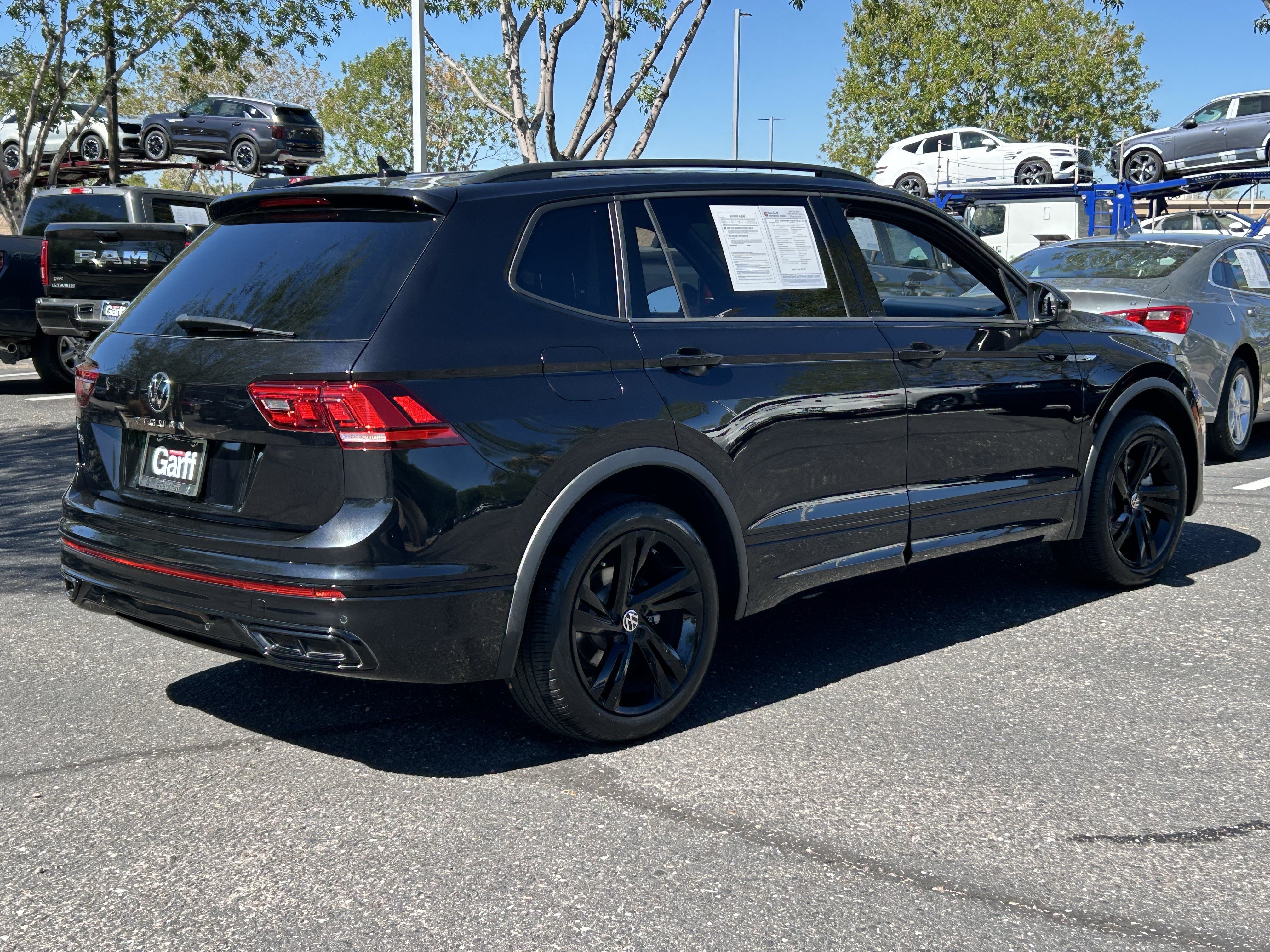 Used 2024 Volkswagen Tiguan SE R-Line FWD image 4