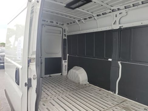 Used 2024 RAM ProMaster 2500 w/ Convenience Group FWD image 12