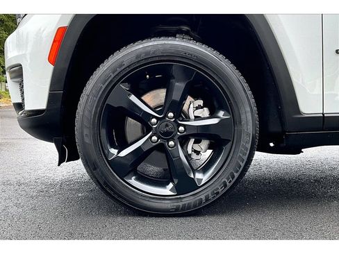 Used 2023 Jeep Grand Cherokee L Laredo AWD/4WD image 9