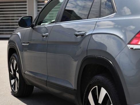 Used 2025 Volkswagen Atlas Cross Sport SE AWD/4WD image 8