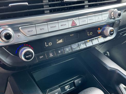 Used 2022 Kia Telluride LX AWD/4WD image 16