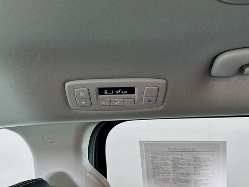 Used 2025 Kia Carnival FWD image 28
