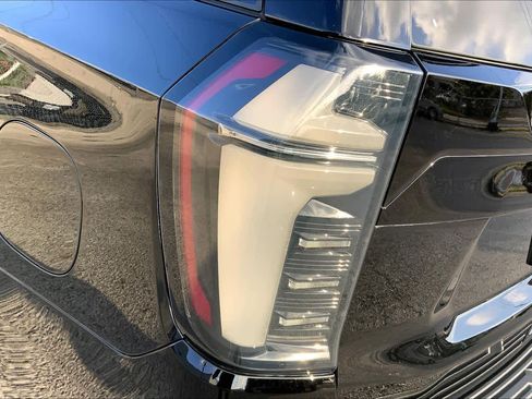 Used 2025 Chevrolet Tahoe LT w/ Comfort Package image 29