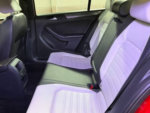 Used 2016 Volkswagen Jetta Sport FWD image 21