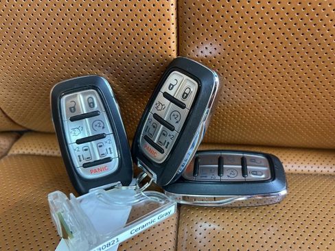 Certified 2022 Chrysler Pacifica Pinnacle image 33