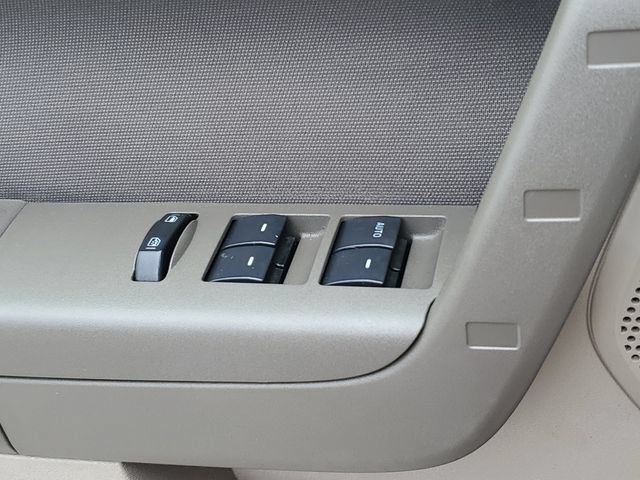 Used 2010 Ford Focus SE FWD image 21