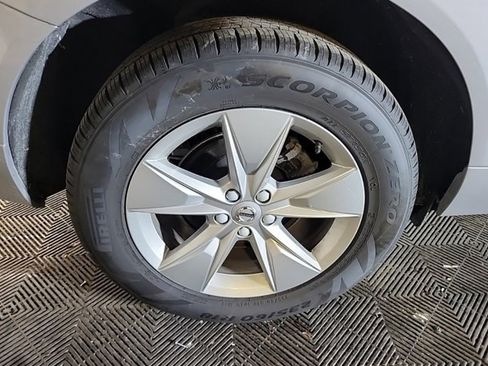 Used 2022 Volvo XC60 B5 Momentum image 15