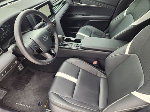 Used 2025 Toyota Camry SE w/ Convenience Package FWD image 14