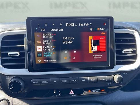 Used 2025 Hyundai Venue Limited image 16