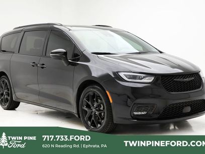Used 2023 Chrysler Pacifica Touring-L w/ S Appearance Package