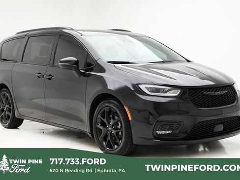 Used 2023 Chrysler Pacifica Touring-L w/ S Appearance Package image 1