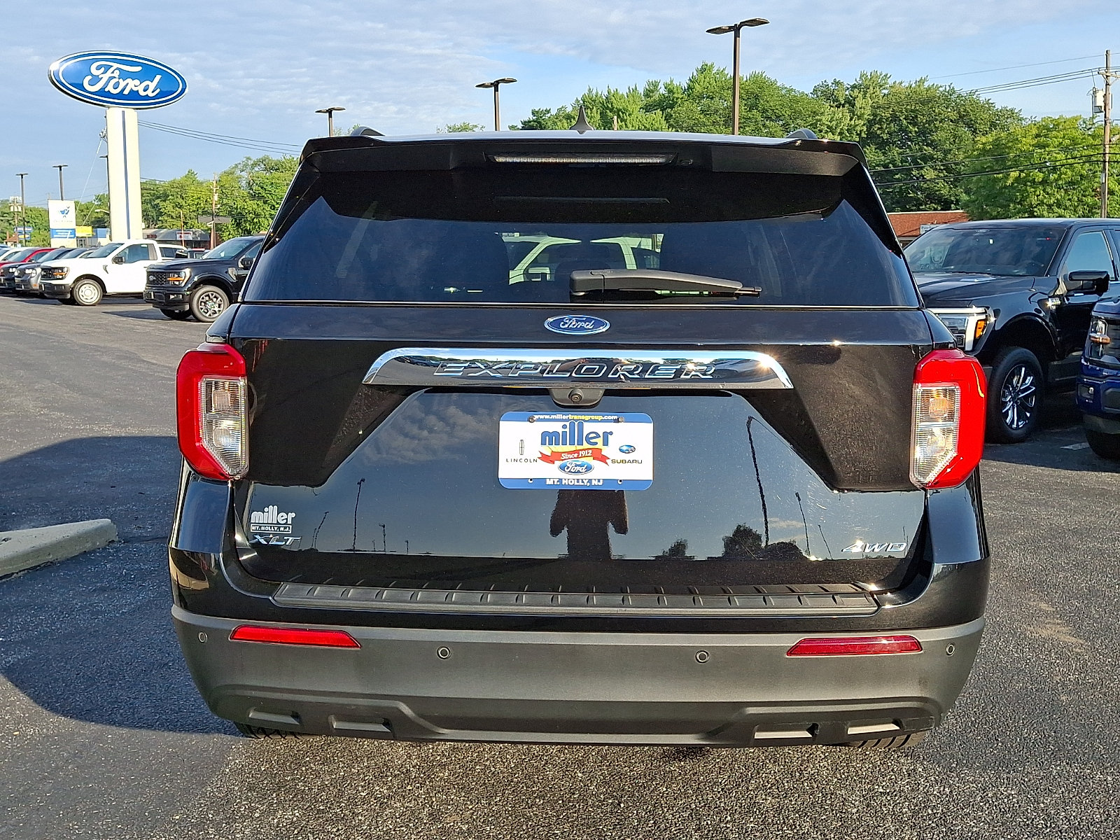 Used 2024 Ford Explorer XLT AWD/4WD image 5