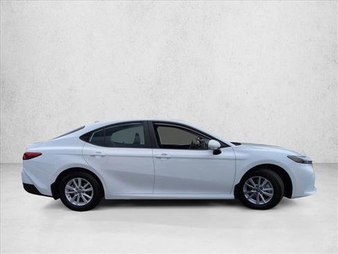 Used 2025 Toyota Camry LE w/ Convenience Package FWD image 4