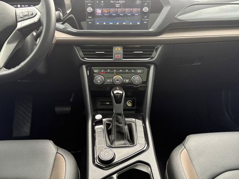 Certified 2024 Volkswagen Taos SEL image 4