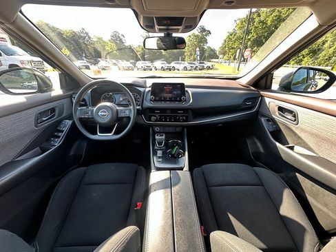 Used 2023 Nissan Rogue S image 9