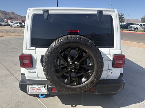 Used 2023 Jeep Wrangler Sahara AWD/4WD image 4