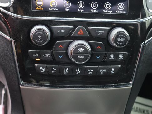 Used 2021 Jeep Grand Cherokee Limited w/ Luxury Group II image 26