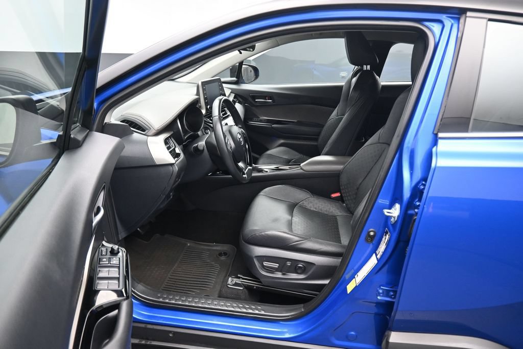 Used 2021 Toyota C-HR Limited FWD image 11