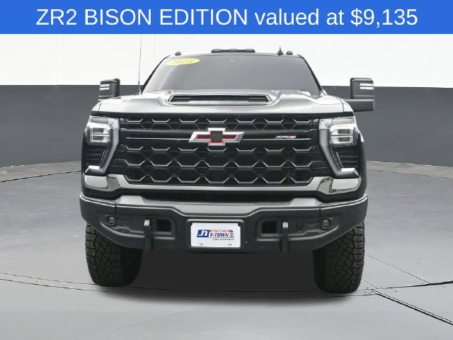 Used 2024 Chevrolet Silverado 2500 ZR2 w/ ZR2 Bison Edition AWD/4WD image 2