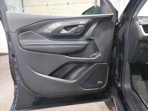 Used 2024 GMC Terrain SLT w/ Infotainment Package II image 28