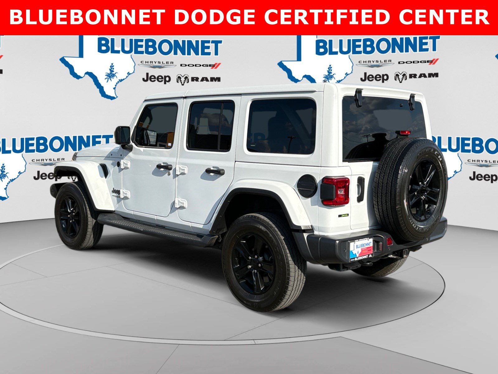 Used 2020 Jeep Wrangler Unlimited Sahara AWD/4WD image 7