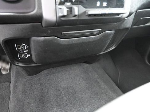 Used 2022 RAM 2500 Big Horn AWD/4WD image 23