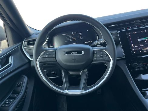 New 2025 Jeep Grand Cherokee Laredo image 21