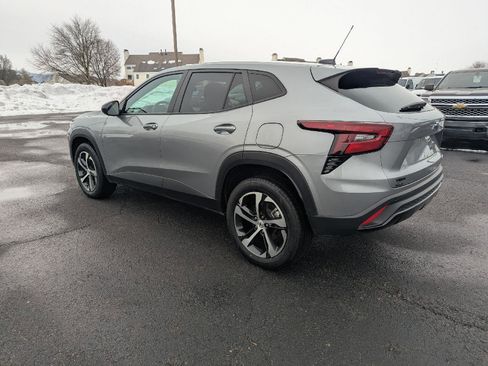 Certified 2024 Chevrolet Trax RS w/ Driver Confidence Package image 5