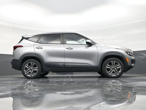 Used 2022 Kia Seltos LX AWD/4WD image 25