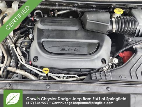 Certified 2023 Chrysler Pacifica Touring-L image 35