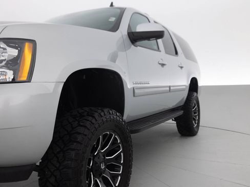Used 2013 Chevrolet Suburban LT w/ Luxury Package AWD/4WD image 12