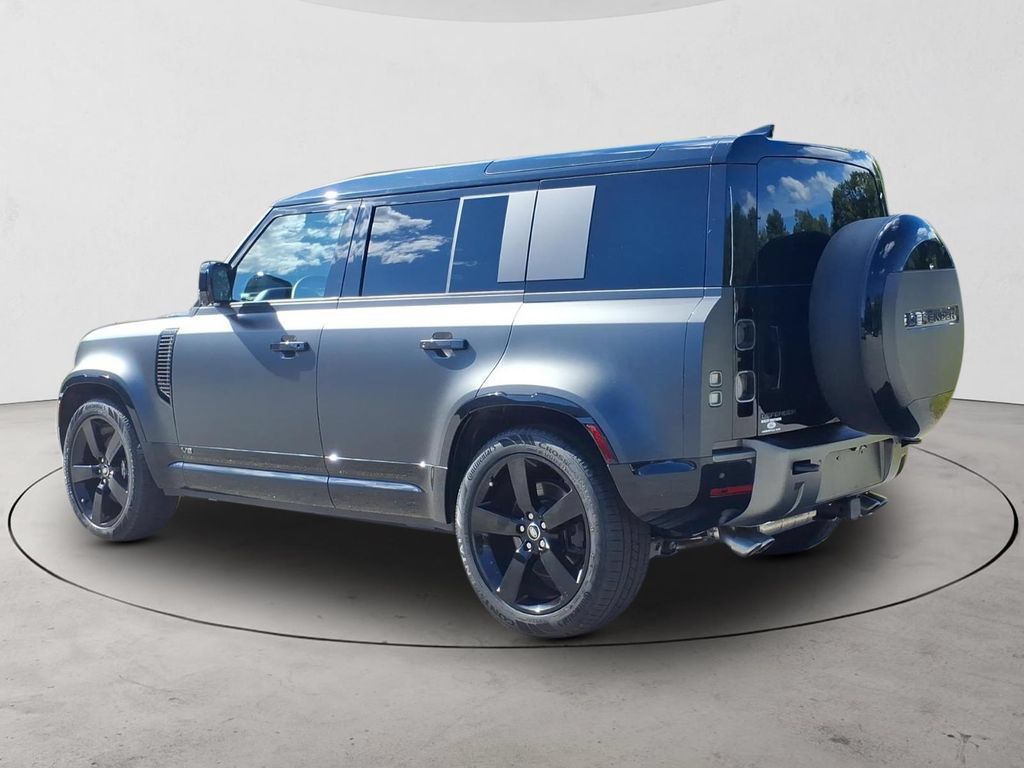 Used 2025 Land Rover Defender 110 V8 AWD/4WD image 7