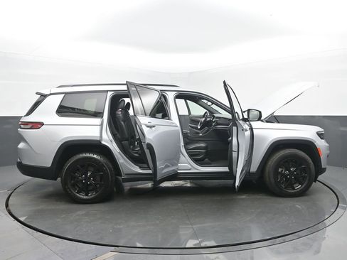 Used 2024 Jeep Grand Cherokee L Laredo AWD/4WD image 59