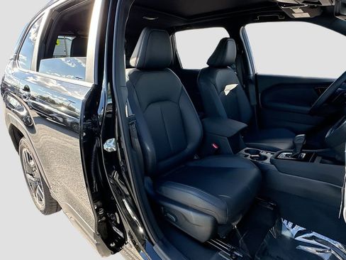 New 2025 Subaru Forester Limited image 29